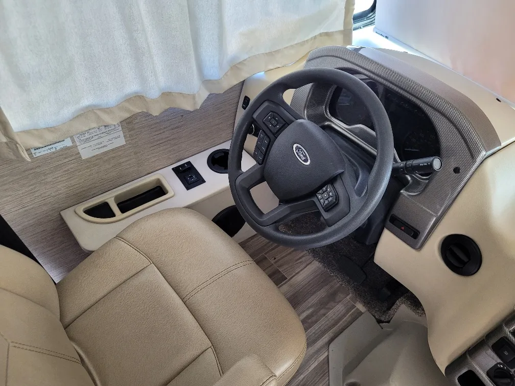 2023 Thor Motor Coach Vegas 24.3, Photos photo 3