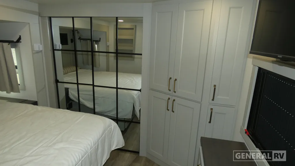 2025 Brinkley Model G 3250, Photos photo 10