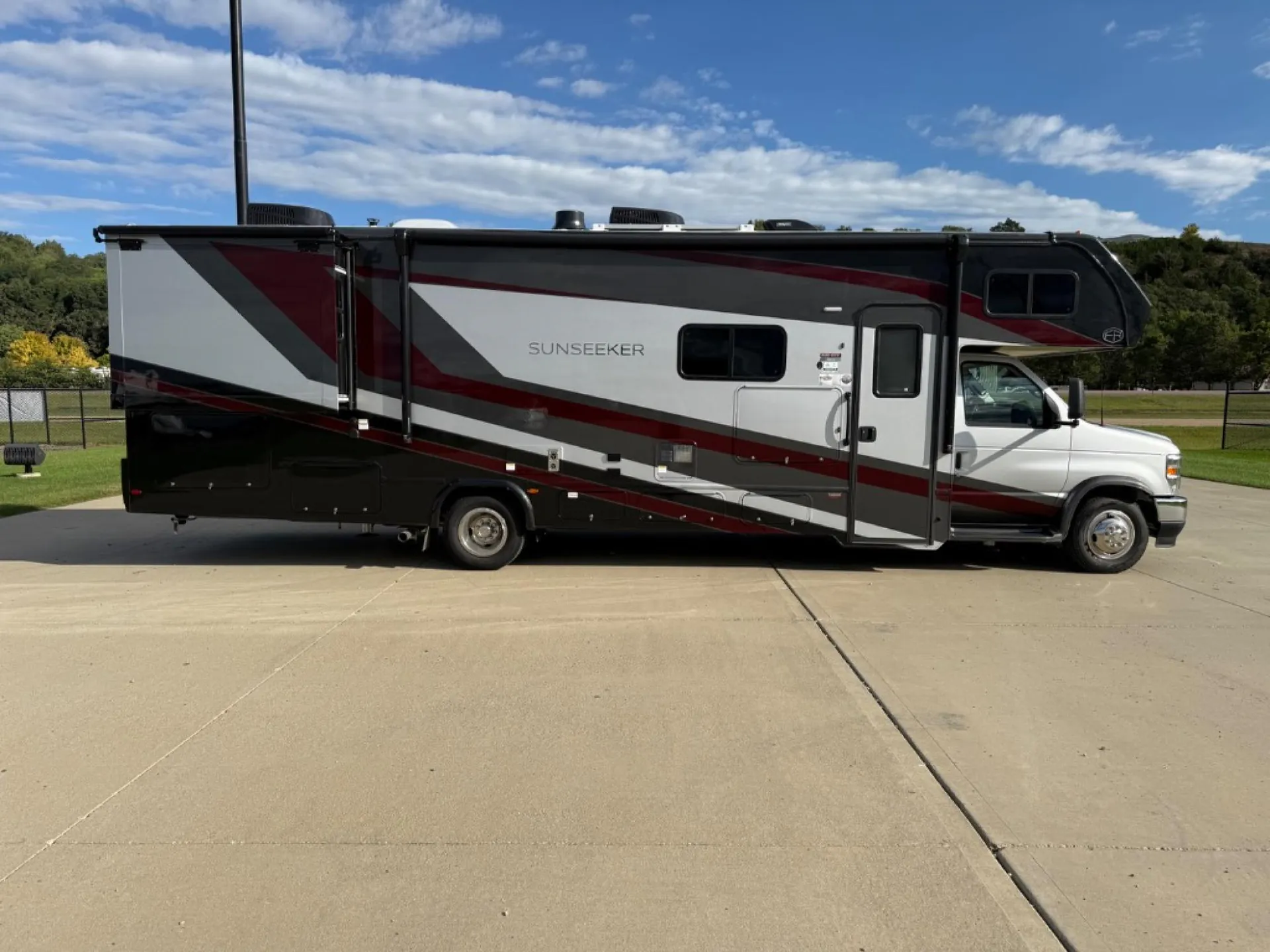2027 Forest River Sunseeker 3010DS — Photo 7