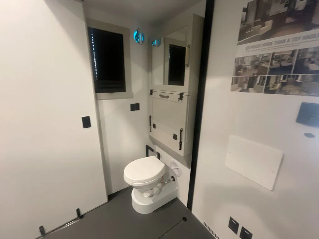 2026 Brinkley Model G 3950, Photos photo 19