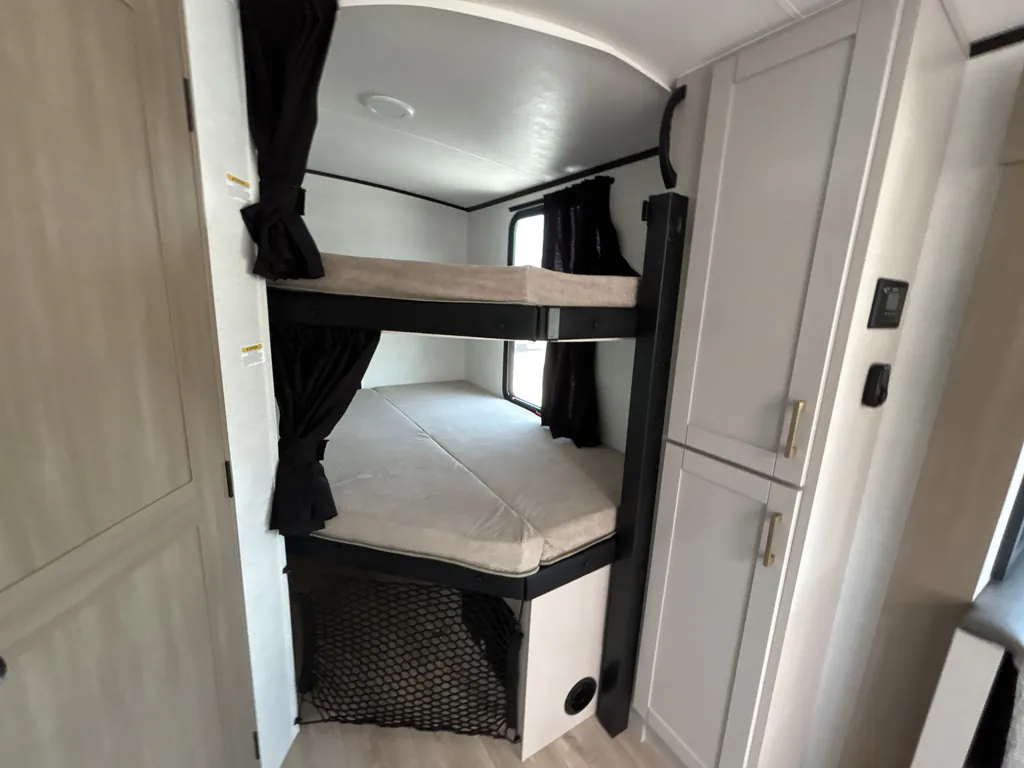 2027 Jayco Jay Feather 29BHB, Photos photo 17