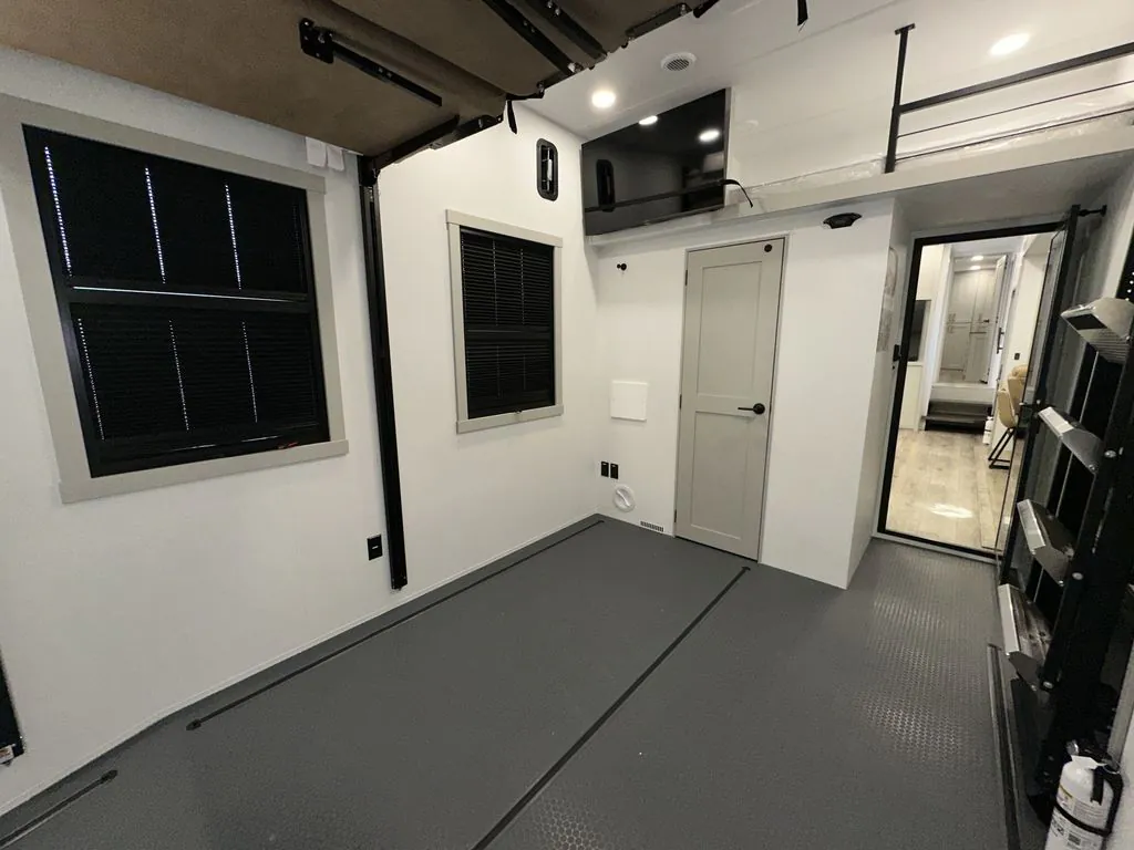 2026 Brinkley Model G 3970, Photos photo 17