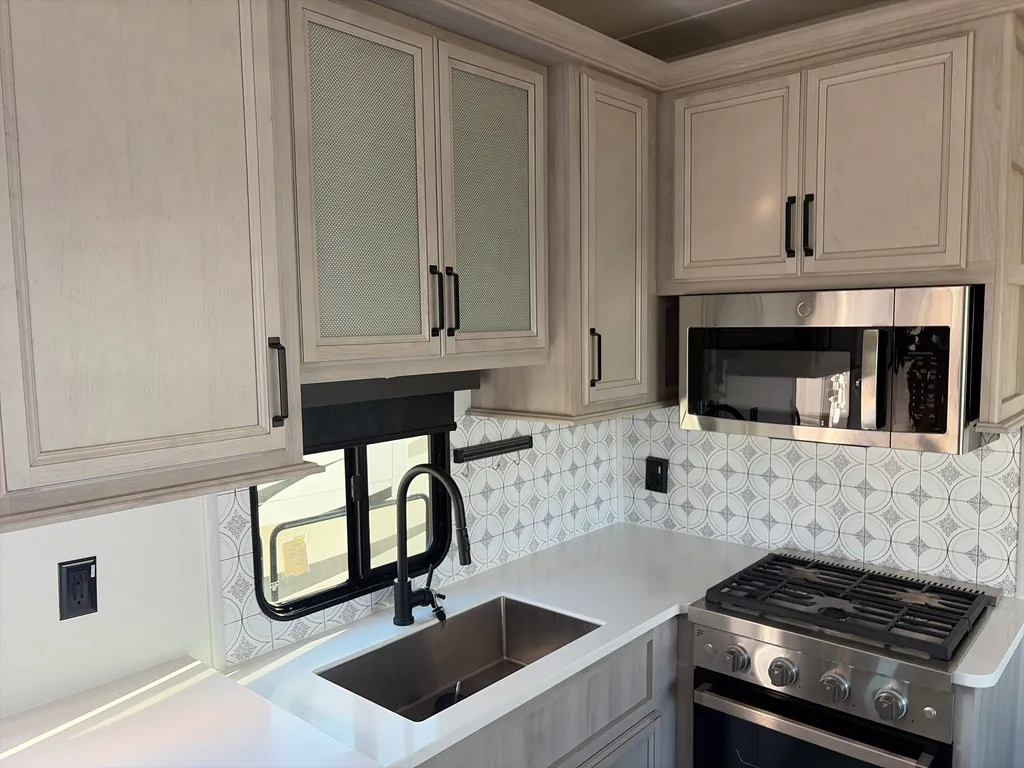 2024 Keystone Montana High Country 377FL, Photos photo 13