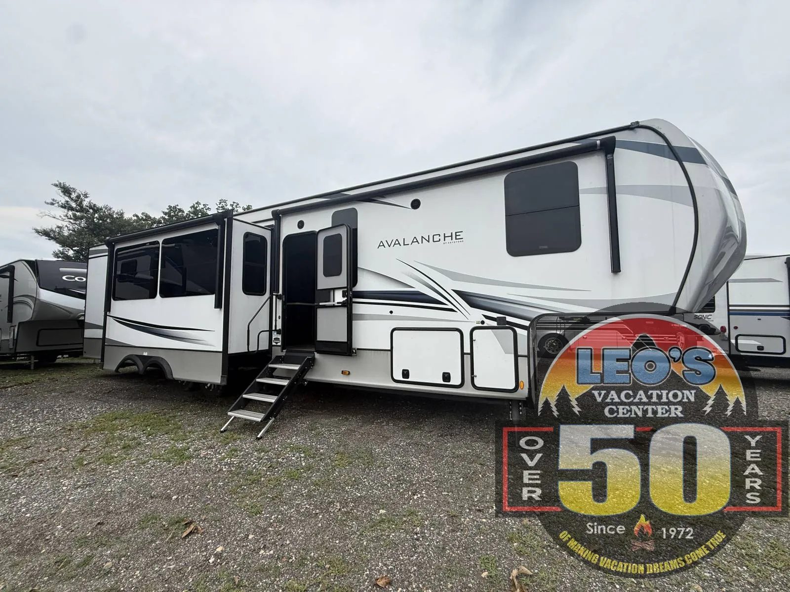 2022 Keystone Avalanche 390DS - Photo 3