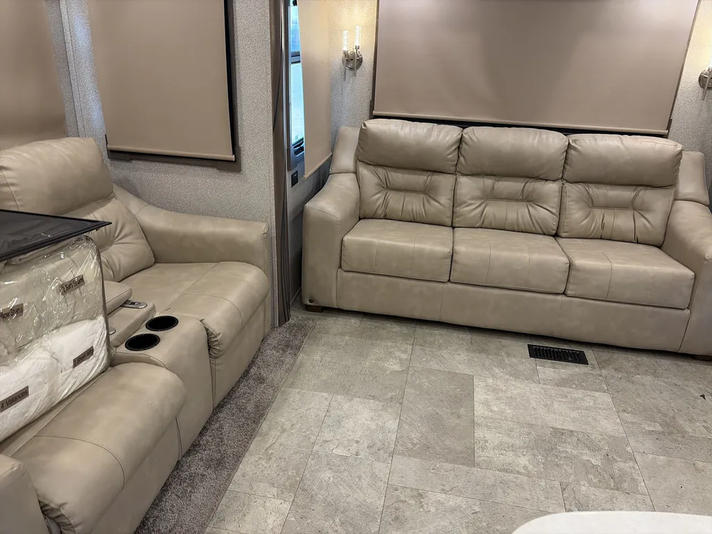 2020 Forest River Cedar Creek Champagne Edition 38EL, Photos photo 19
