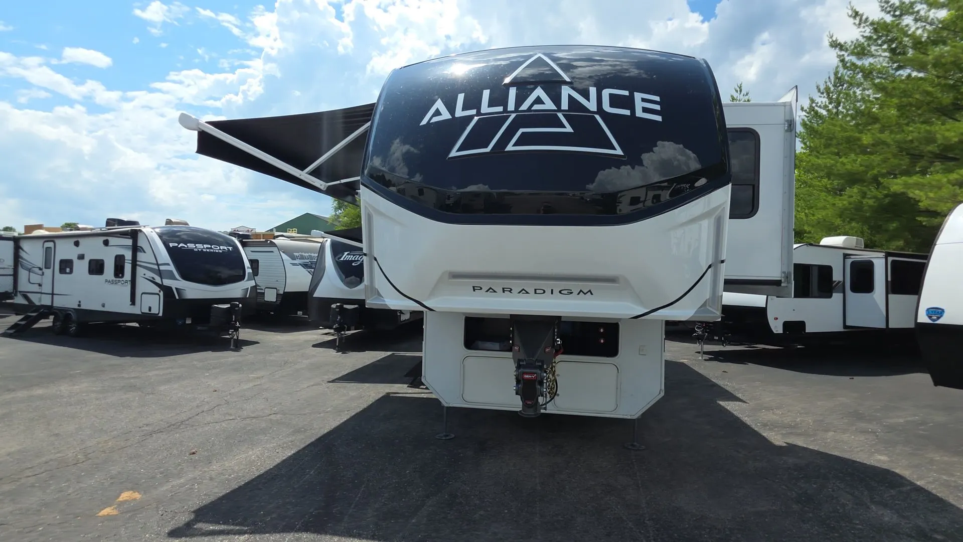 2025 Alliance RV Paradigm 295MK - Photo 4