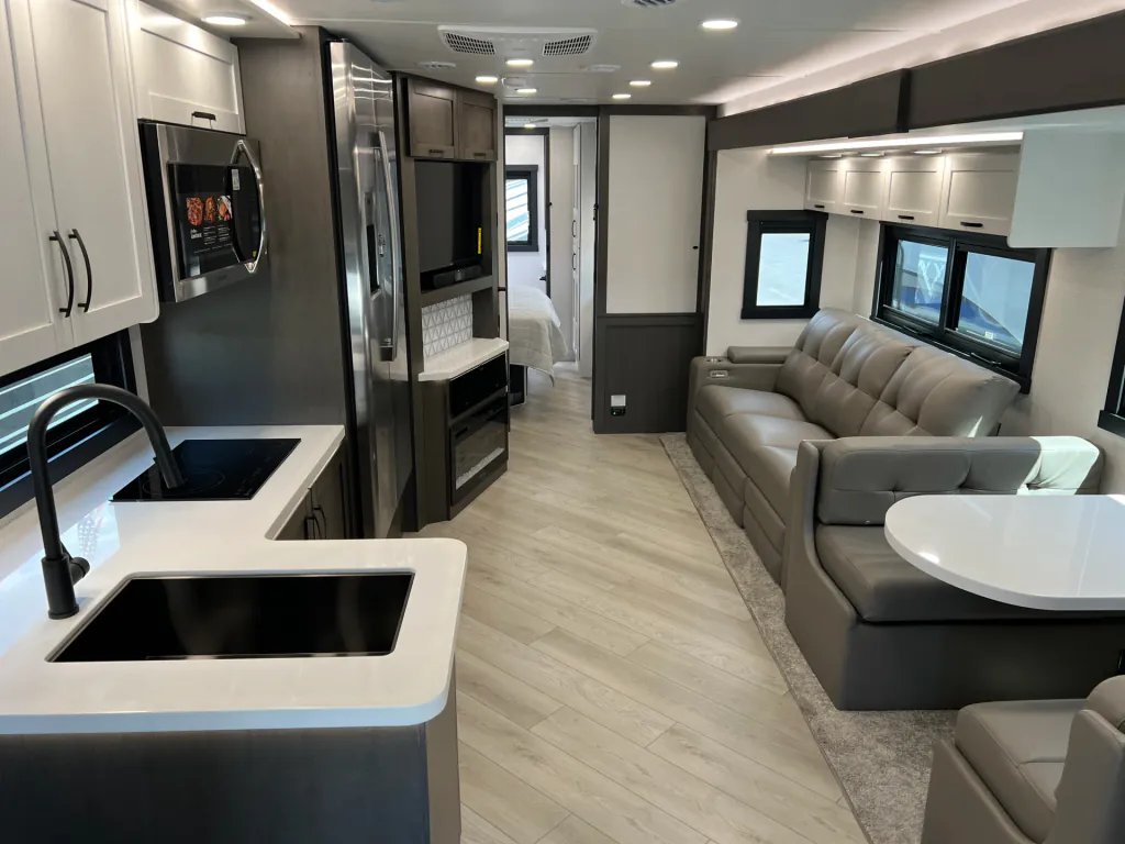 2027 Entegra Coach Accolade 37K, Photos photo 5