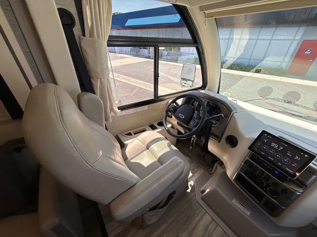 2023 Thor Motor Coach Vegas 24.3, Photos photo 13