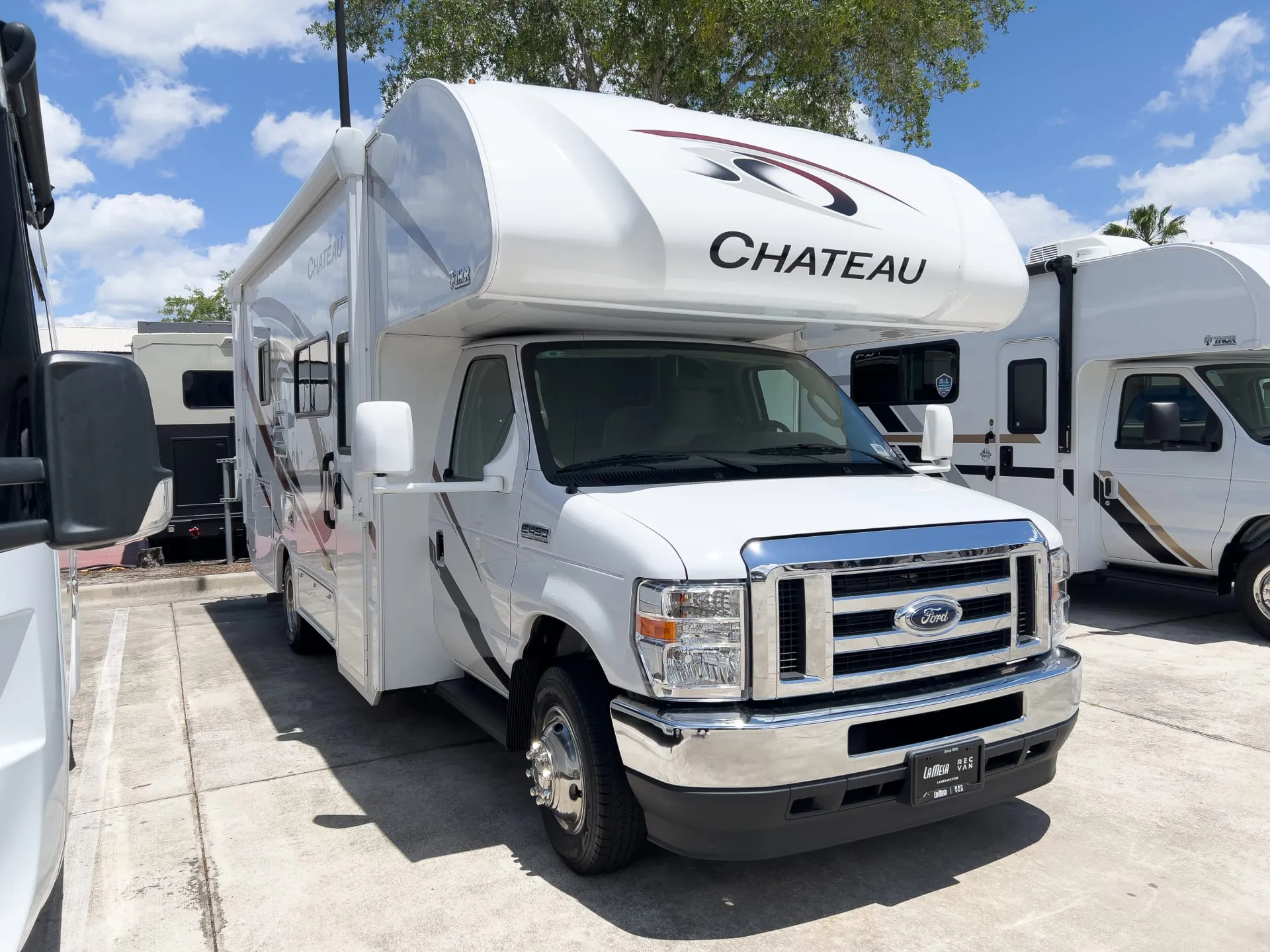 2023 Thor Motor Coach Chateau 25M - Photo 2