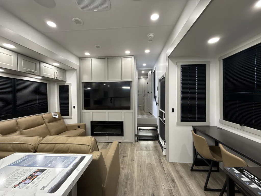 2026 Brinkley Model G 3970, Photos photo 11