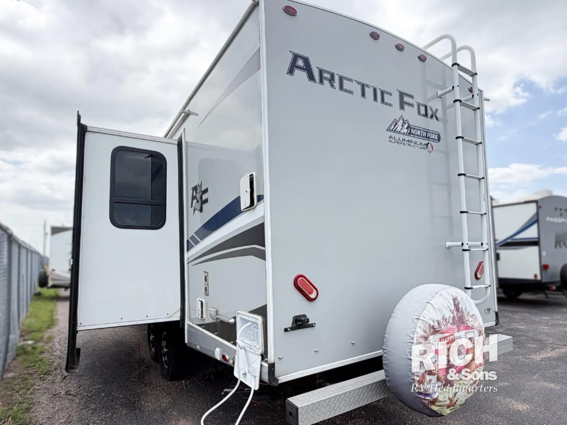 2022 Northwood Arctic Fox North Fork 28F - Photo 4