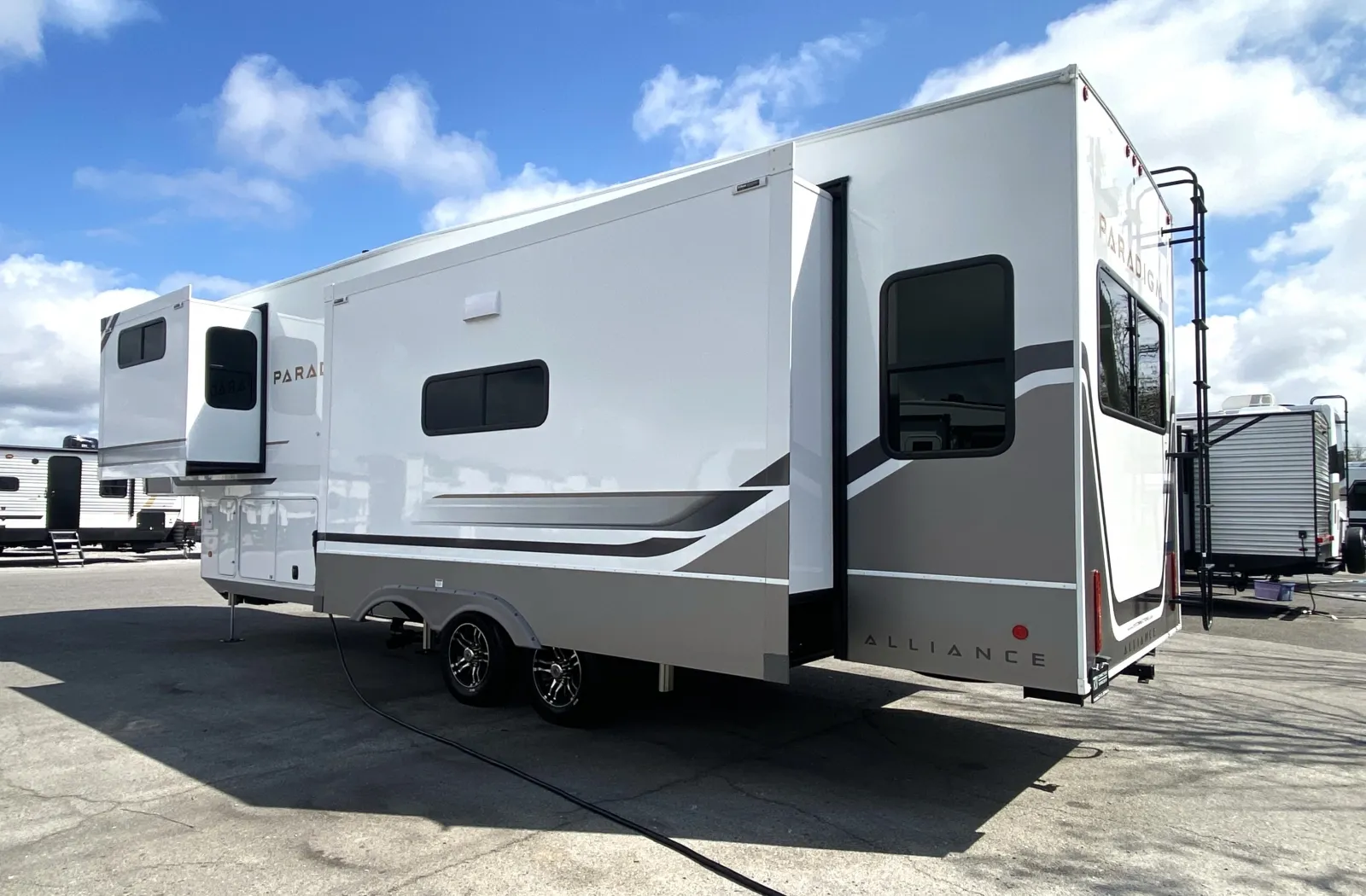 2026 Alliance RV Paradigm 310RL - Photo 4
