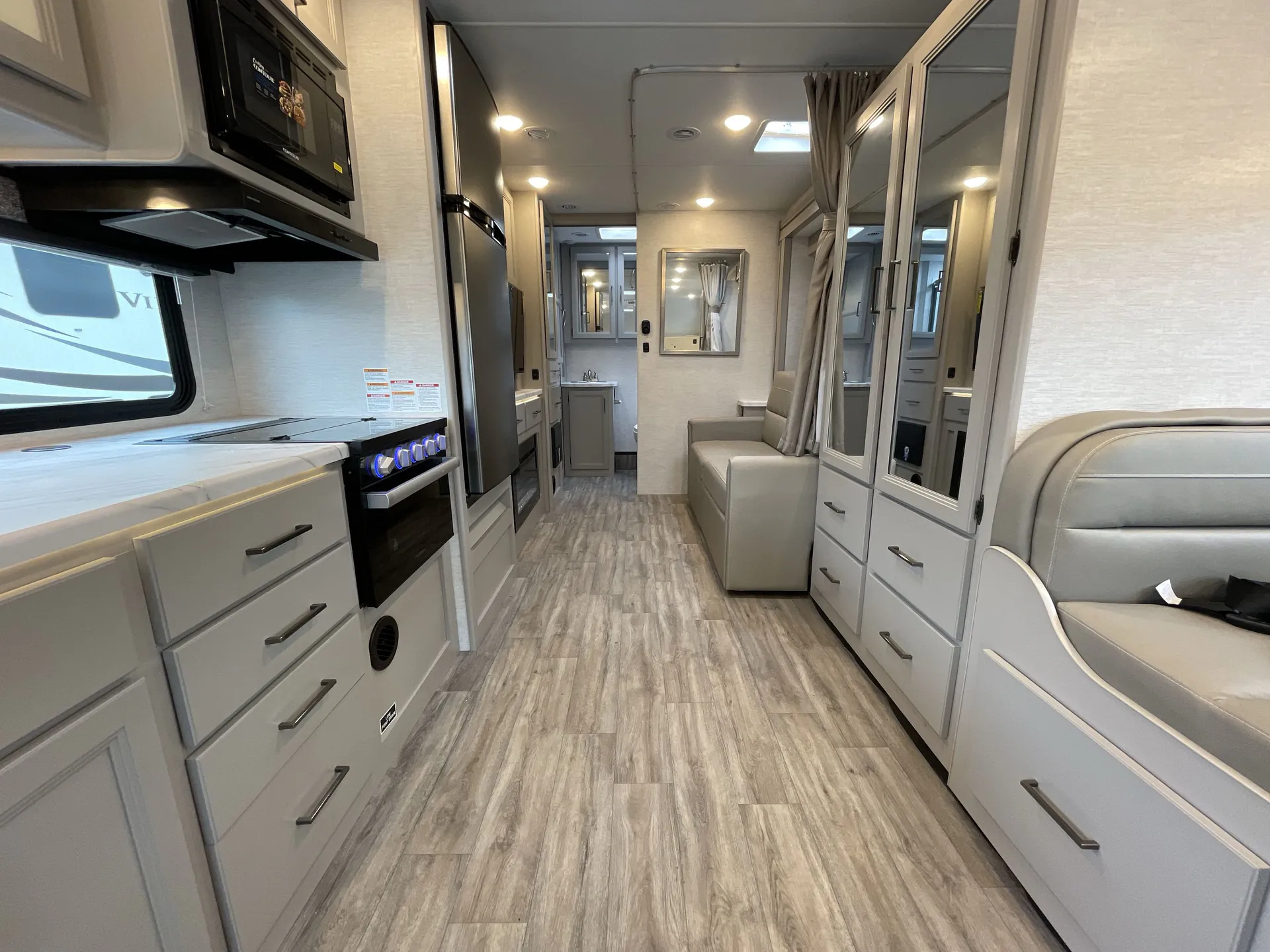 2025 Thor Motor Coach Coleman 27CL — living area main