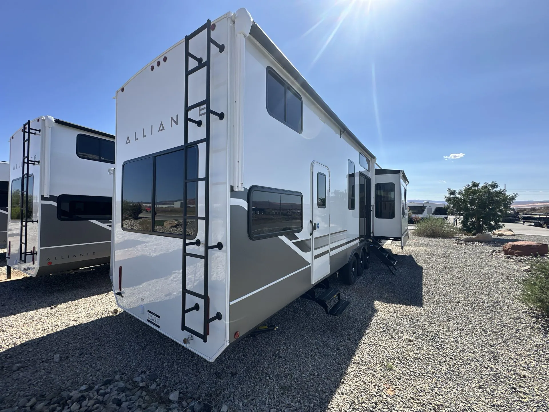 2026 Alliance RV Benchmark 42LFT - Photo 3