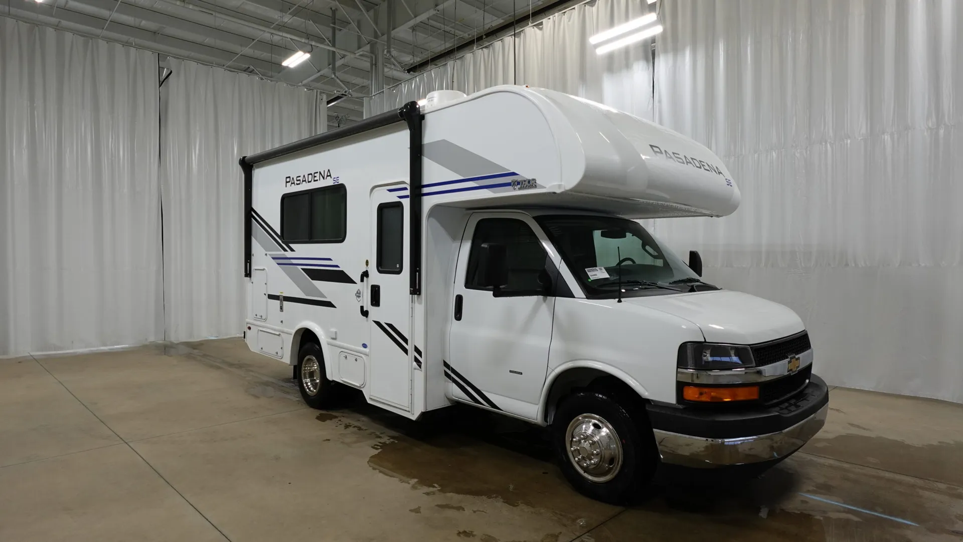 2026 Thor Motor Coach Pasadena SE SX19 Chevy - Photo 2