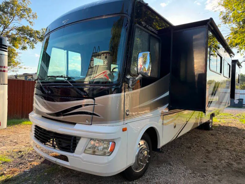 2015 Fleetwood Bounder 36H - Photo 2