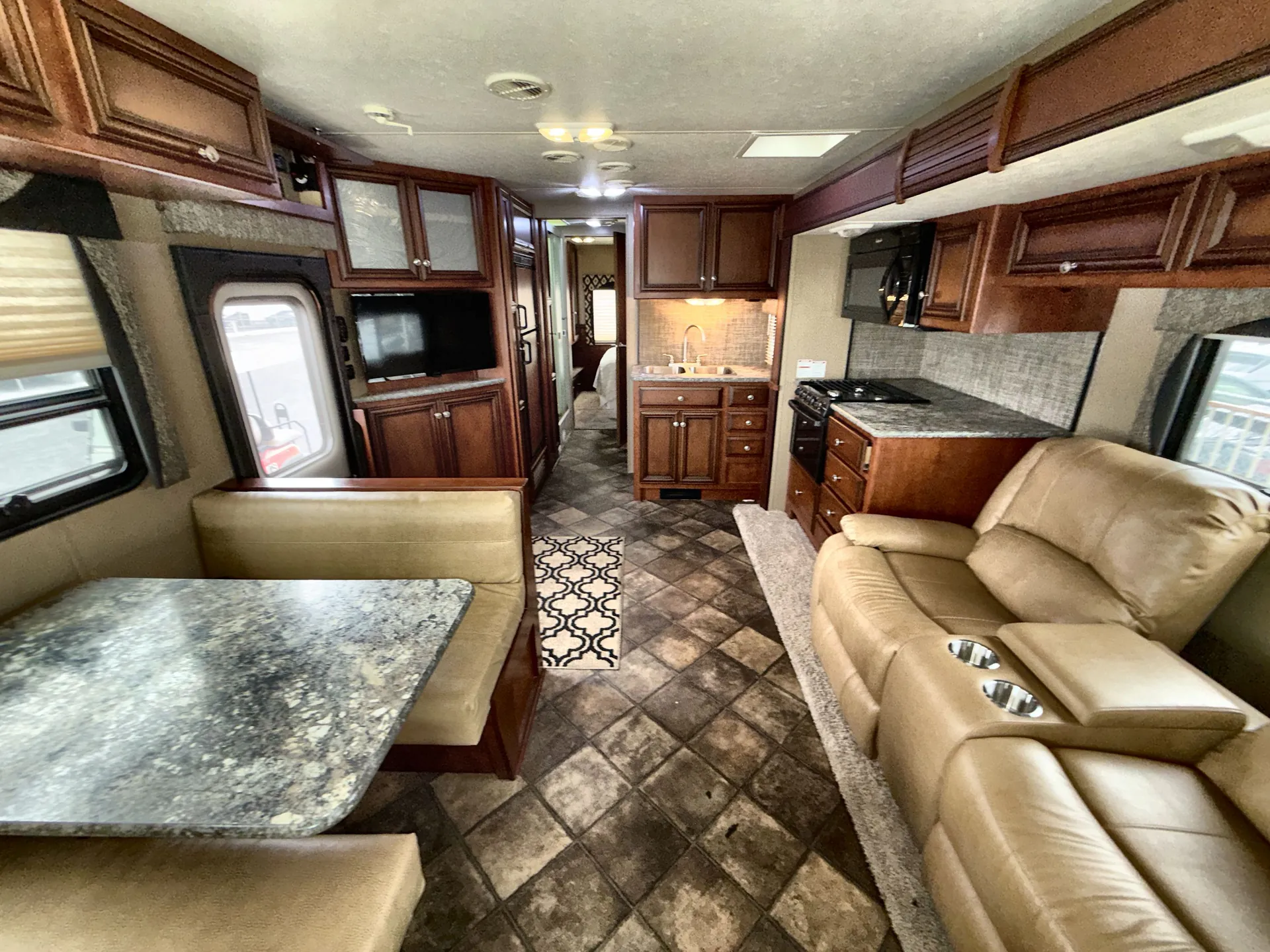 2015 Newmar Bay Star Sport 3220 — living area main