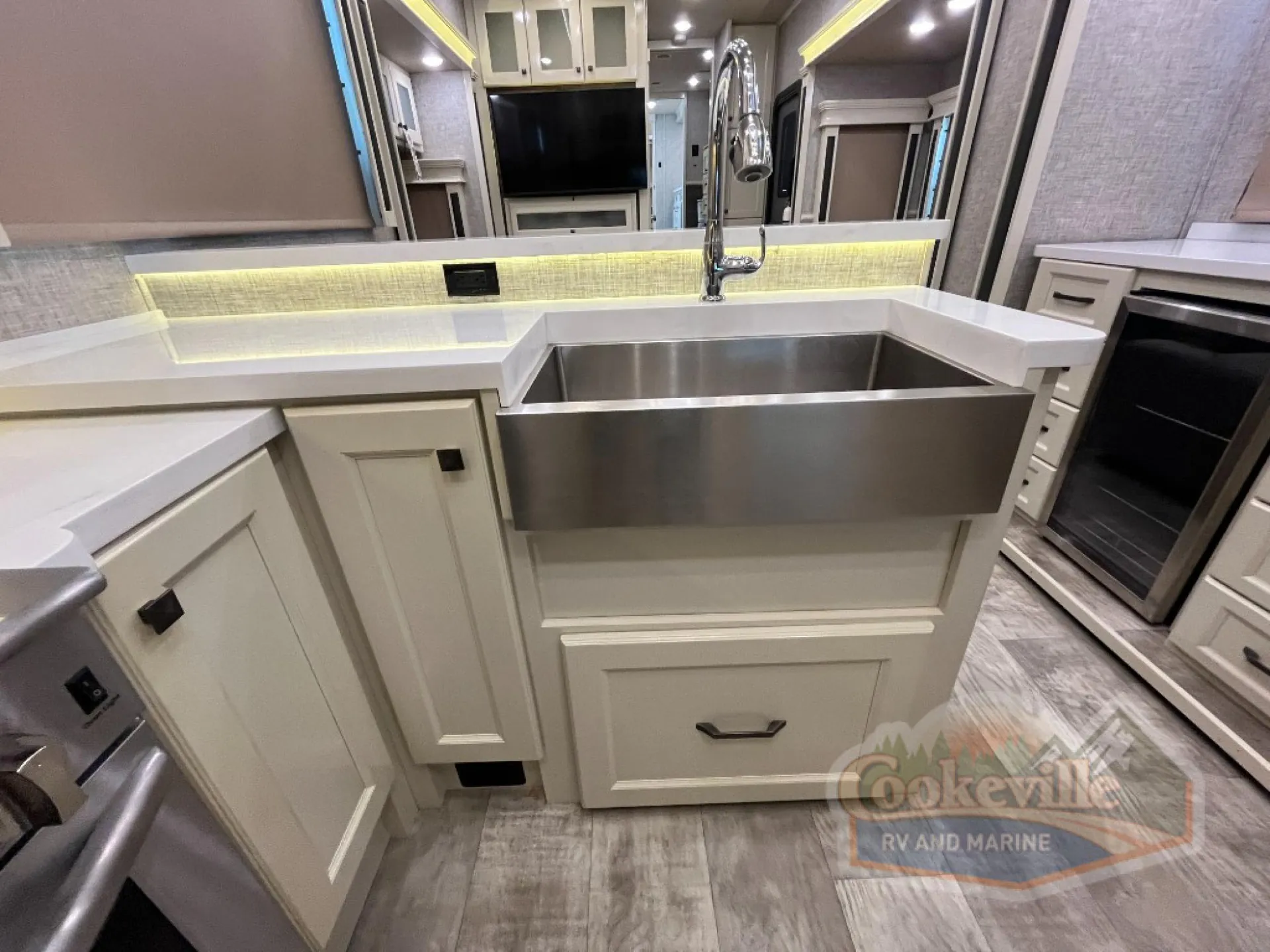 2023 VanLeigh RV Beacon 41LKB - Photo 4