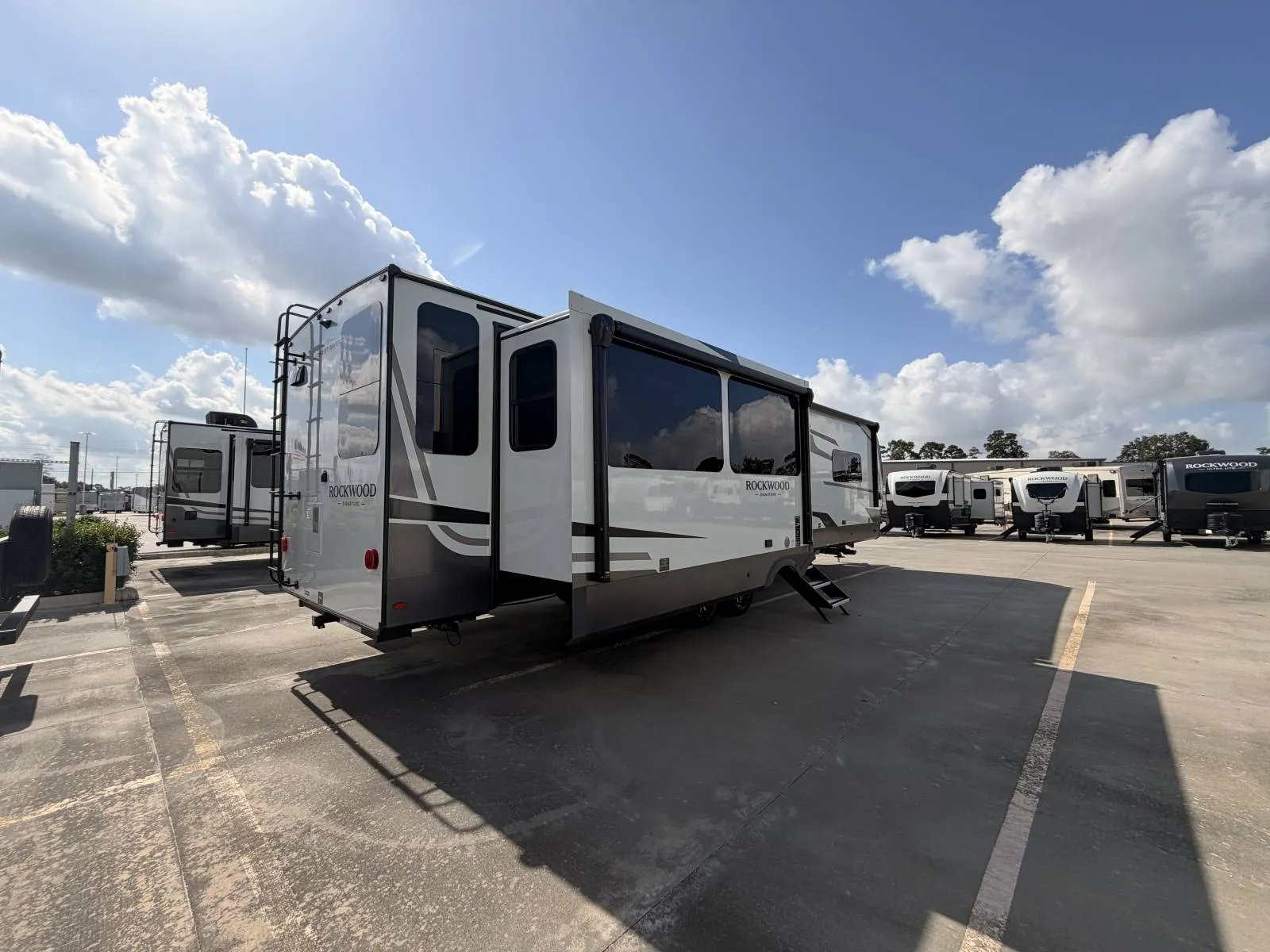 2027 Forest River Rockwood Signature 8393RK - Photo 4