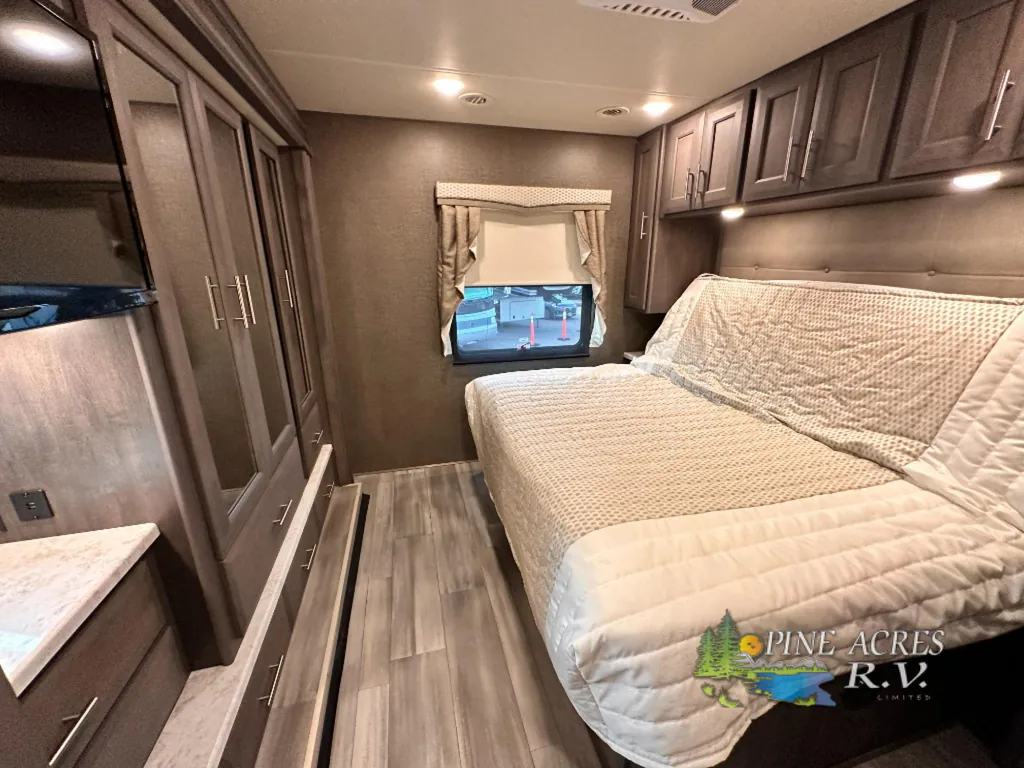 2022 Thor Motor Coach Challenger 35MQ, Photos photo 50