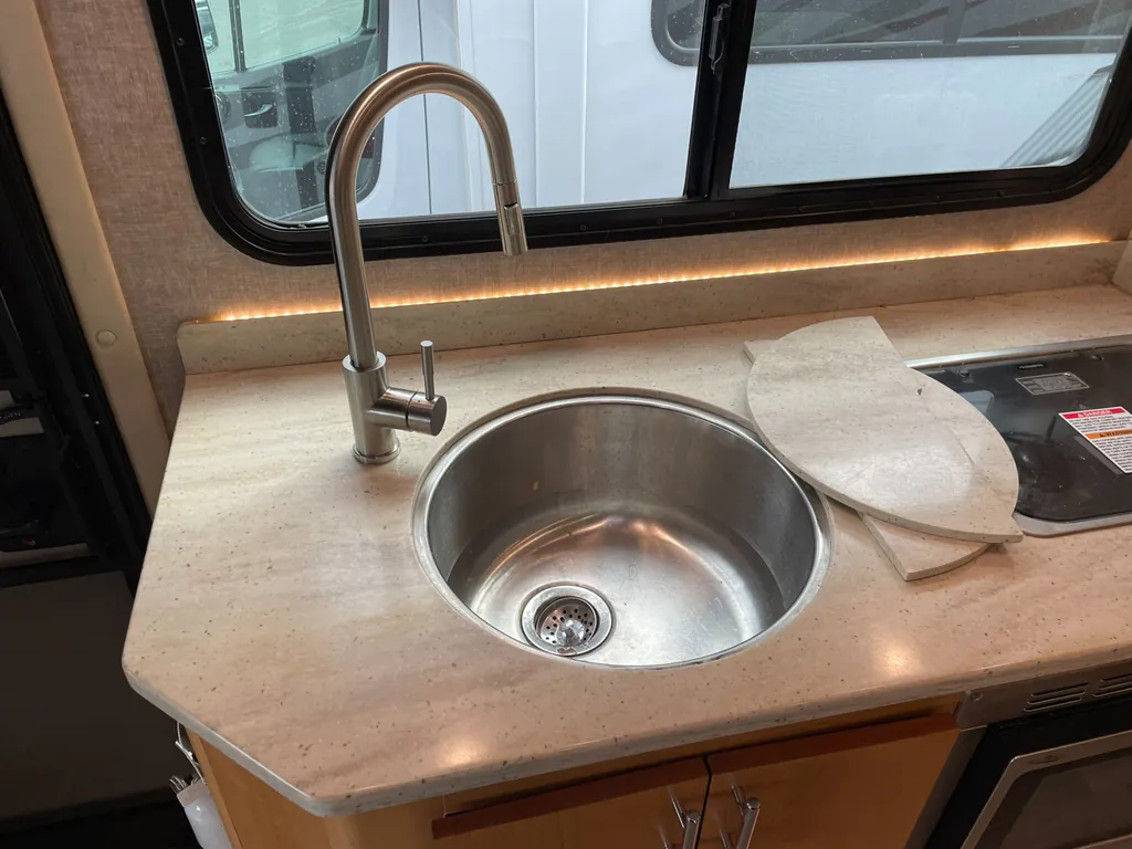 2017 Tiffin Wayfarer 24 QW, Photos photo 12