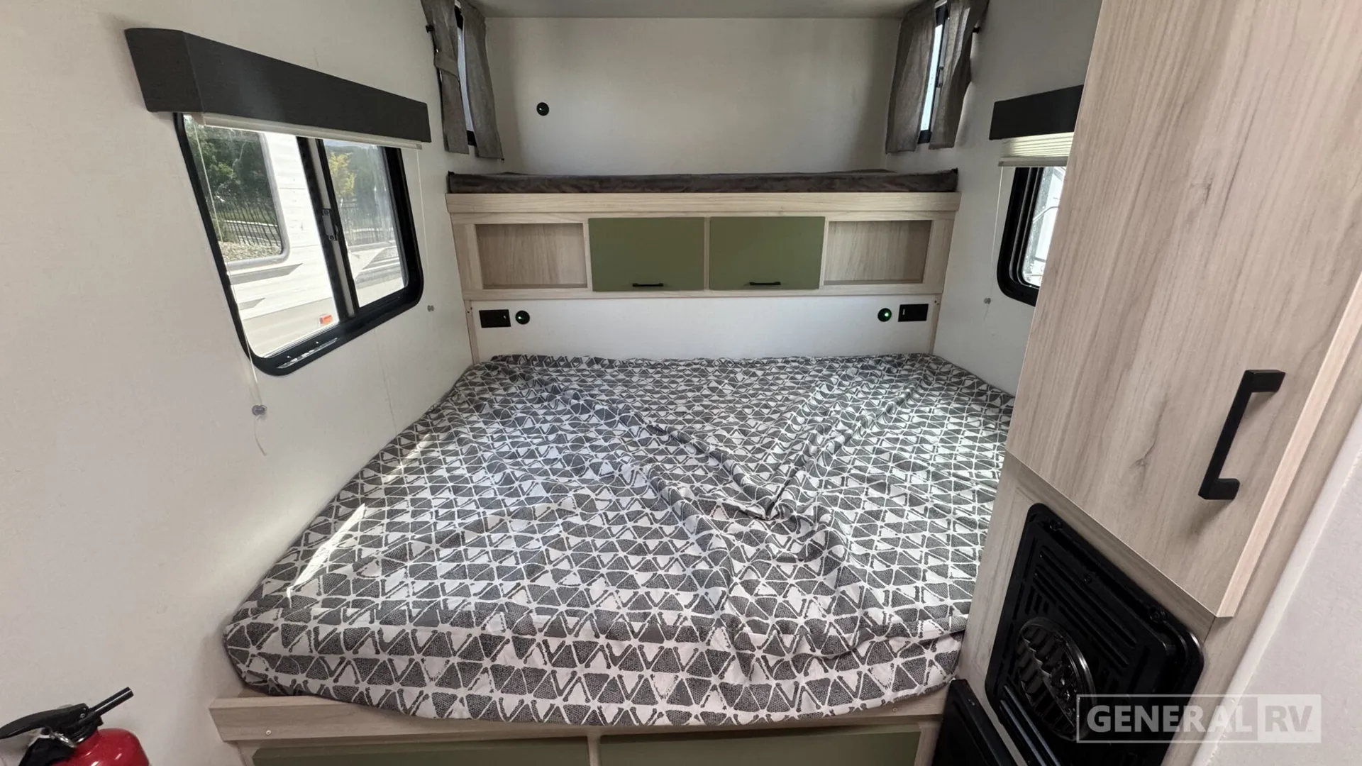 2023 Winnebago Hike 100 H1316FB - Photo 3