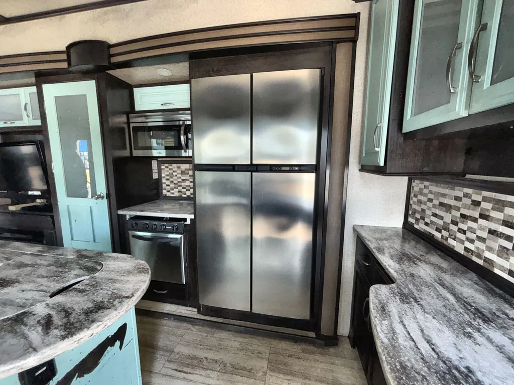 2015 Grand Design Momentum 380TH, Photos photo 8