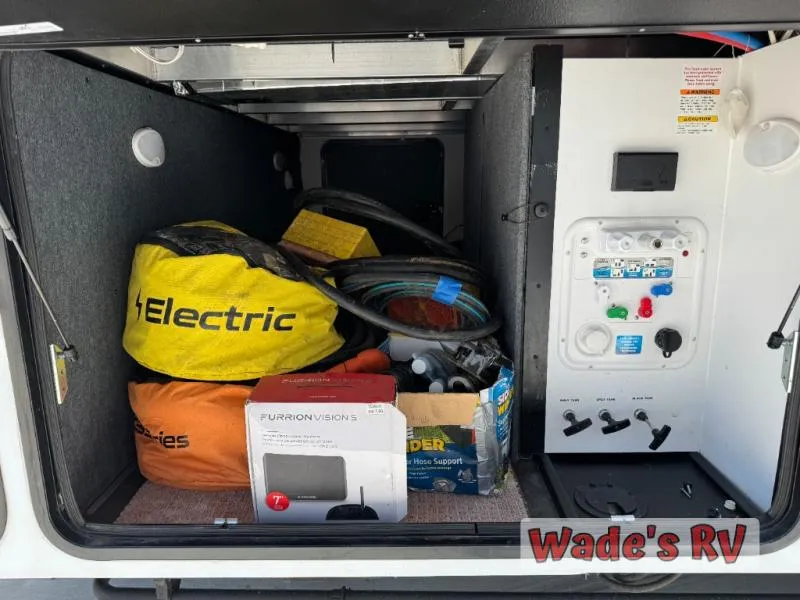 2022 Alliance RV Paradigm Used    295 - Photo 4