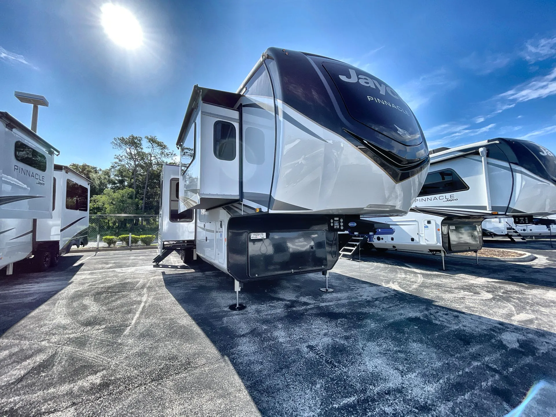 2026 Jayco Pinnacle 39FLOK - Photo 2