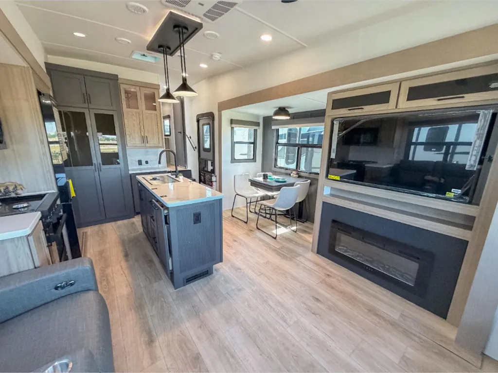 2026 Forest River Rockwood Signature R372RL, Photos photo 8