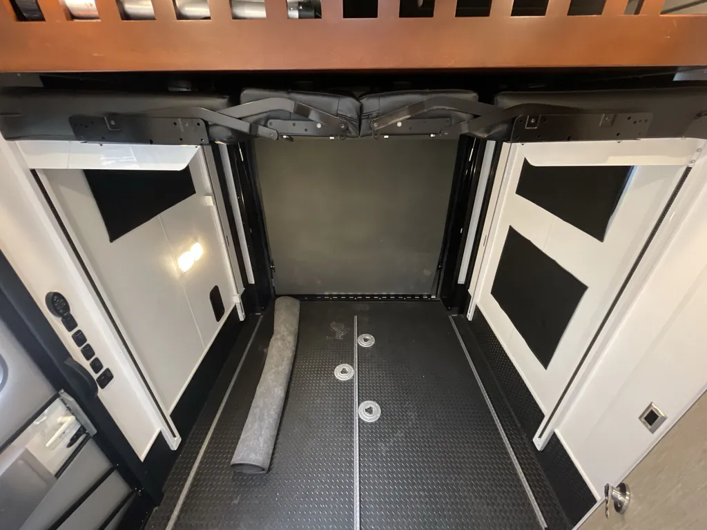 2016 Newmar Canyon Star 3921, Photos photo 32