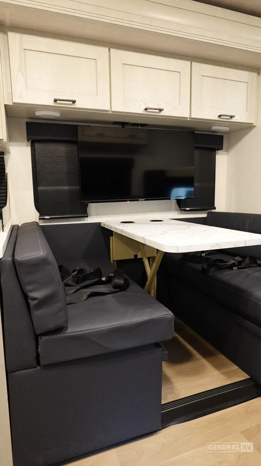 2027 NeXus RV Maximus 32MX, Photos photo 14