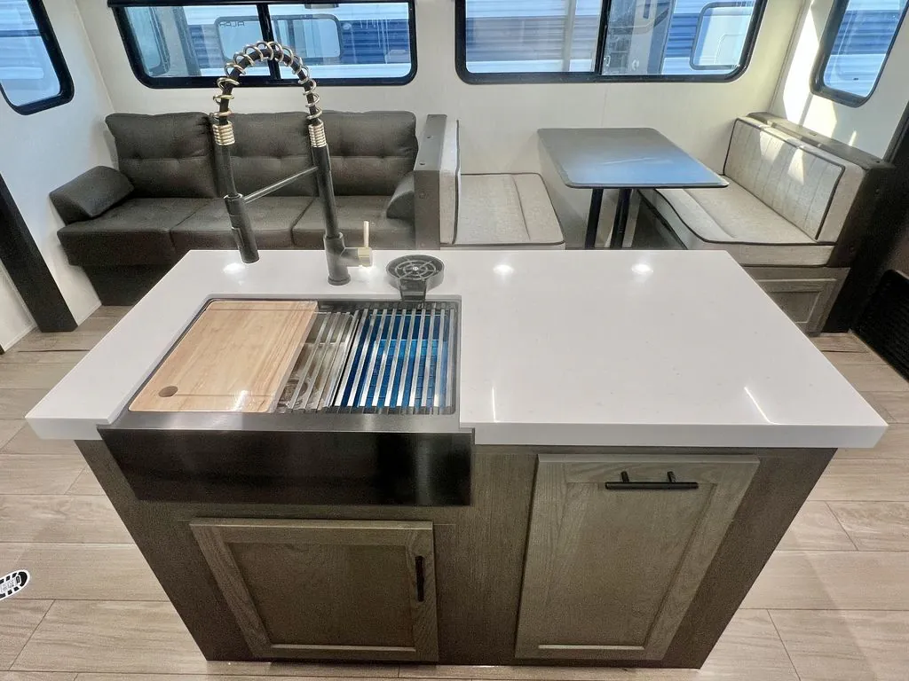 2026 Forest River Cherokee Alpha Wolf 33BH, Photos photo 31