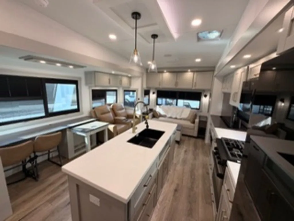 2026 Brinkley Model Z 3600, Photos photo 10