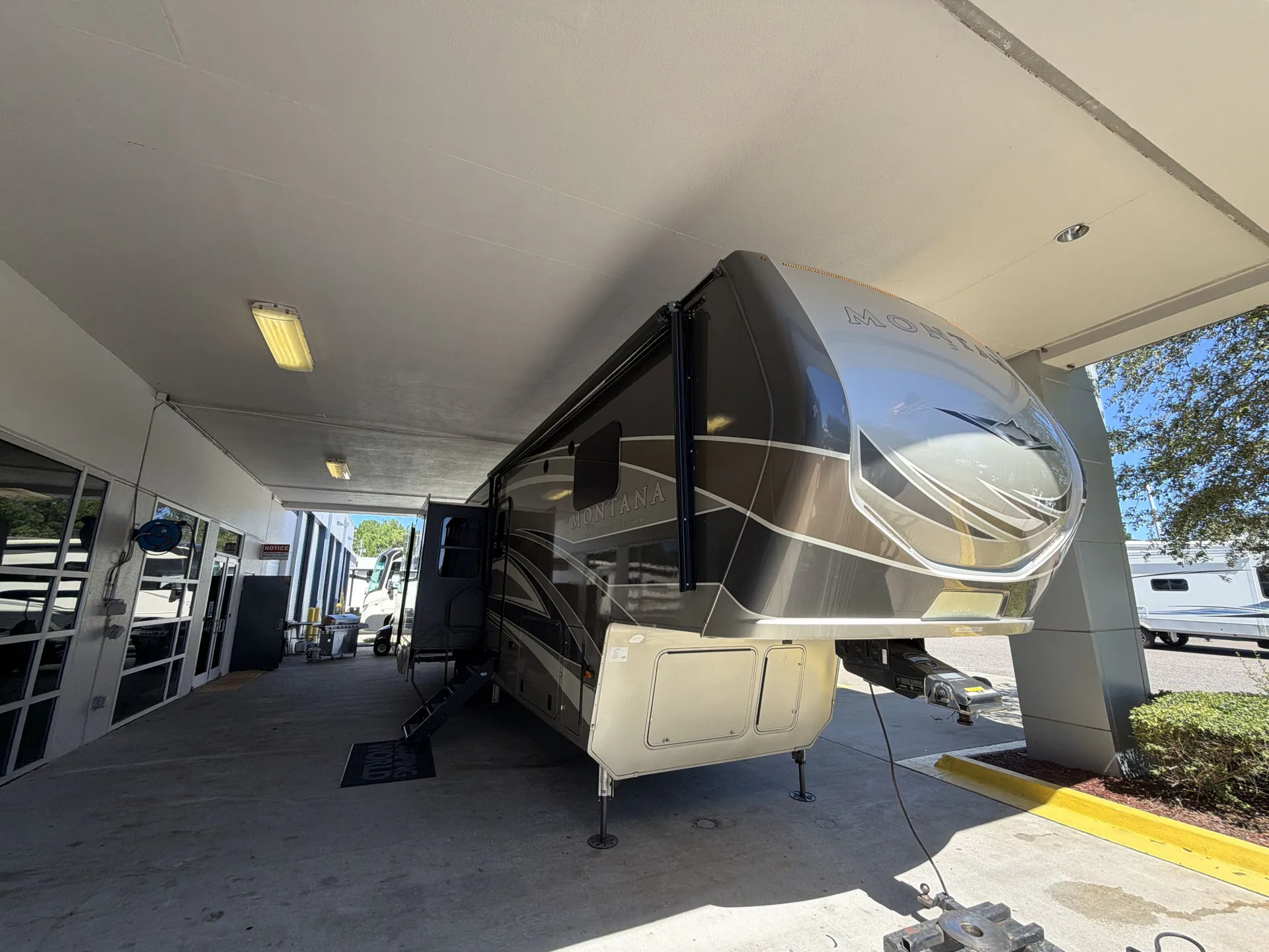 2019 Keystone Montana 3701LK - Photo 2