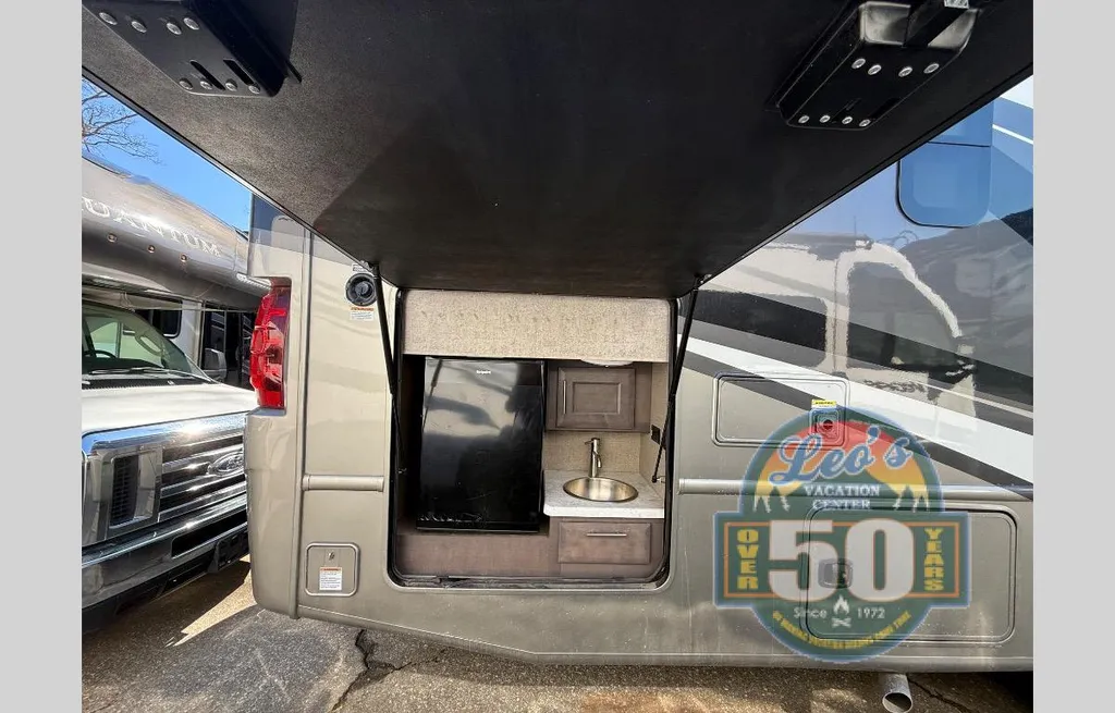 2022 Thor Motor Coach Magnitude RS36, Photos photo 7