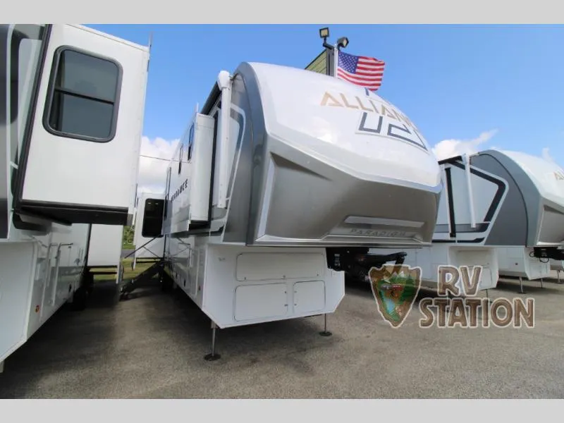 2027 Alliance RV Paradigm 382RK - Photo 2