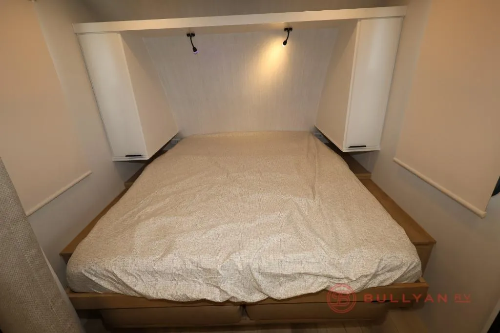 2026 Winnebago Micro Minnie 2108DS - Photo 3