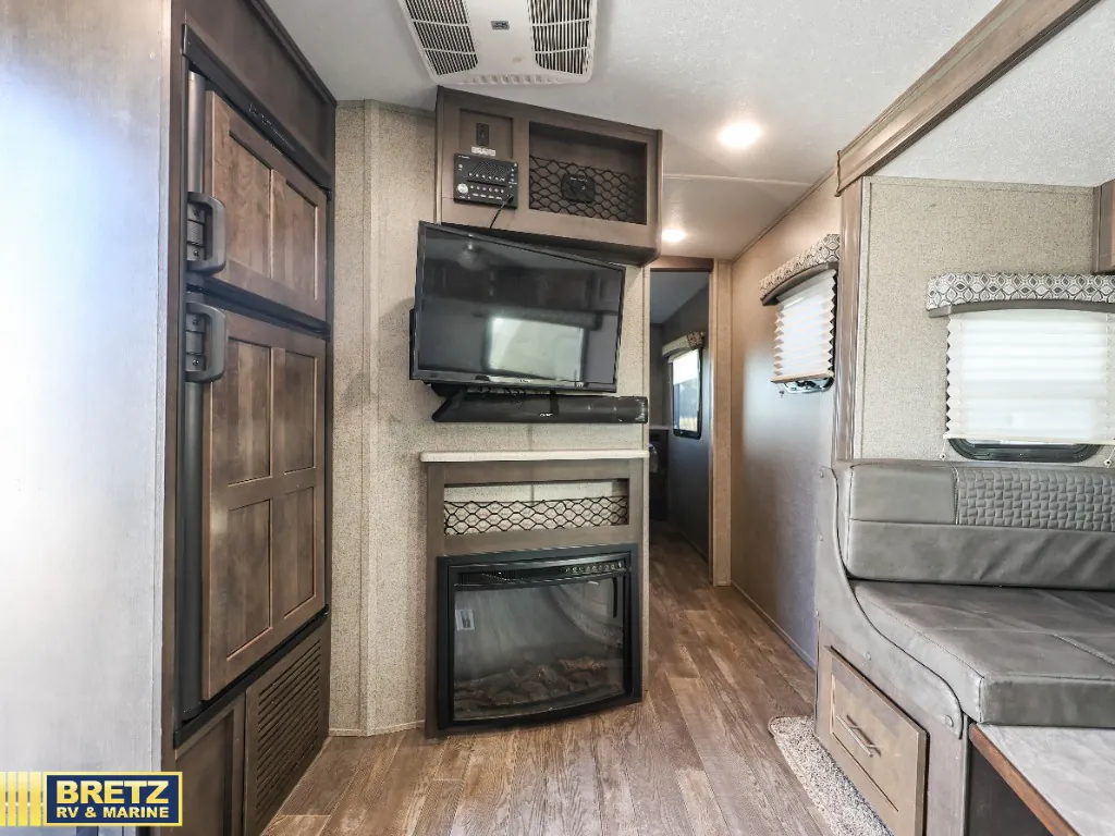 2019 Forest River Flagstaff Micro Lite 25FKS, Photos photo 13