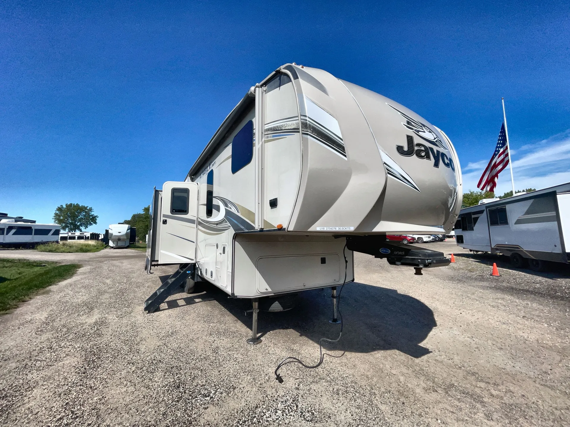2018 Jayco Eagle HT 30.5CKTS - Photo 2