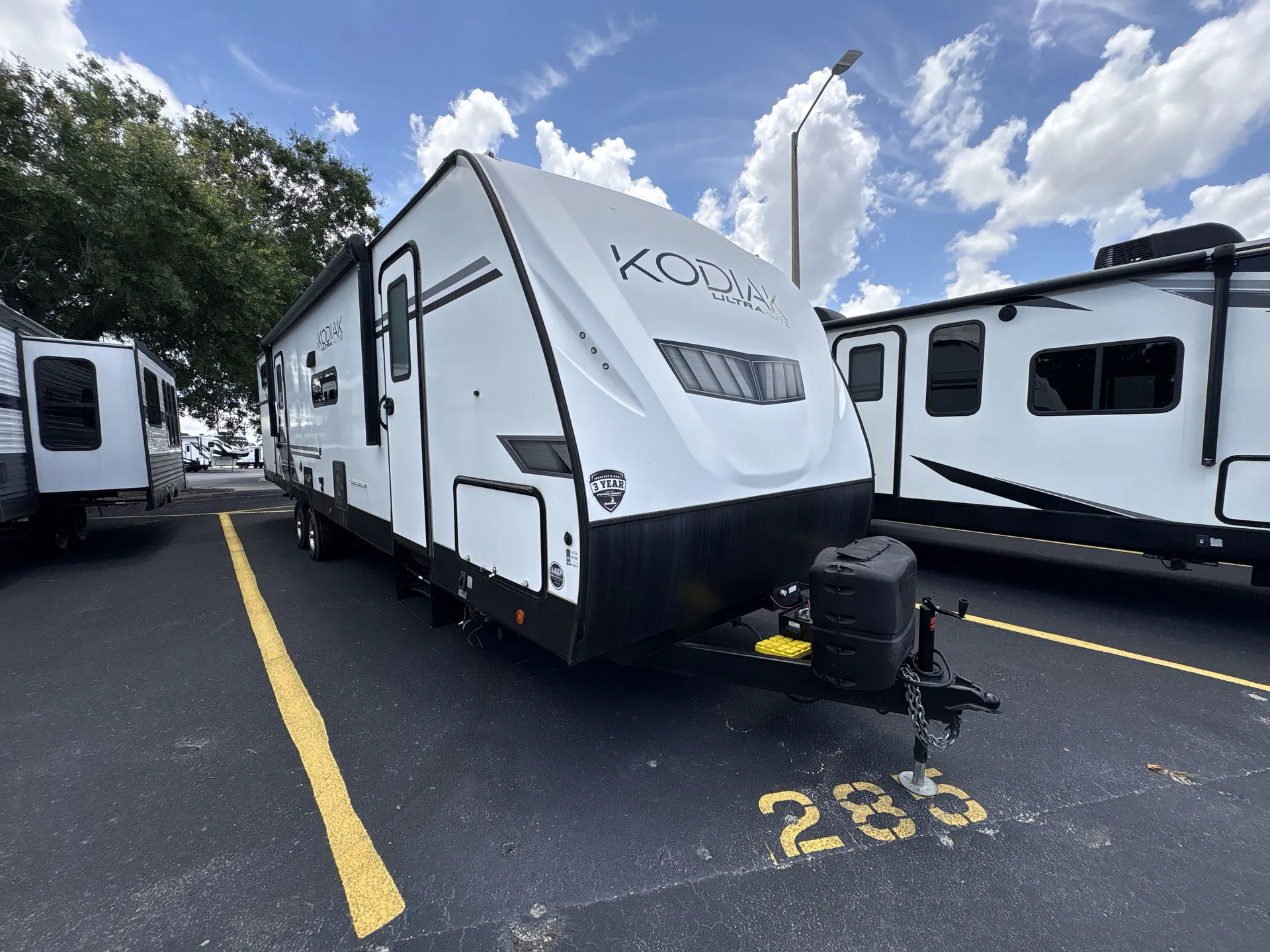 2023 Dutchmen Kodiak Ultra-Lite Ultra-Lite 332BHSL — campside