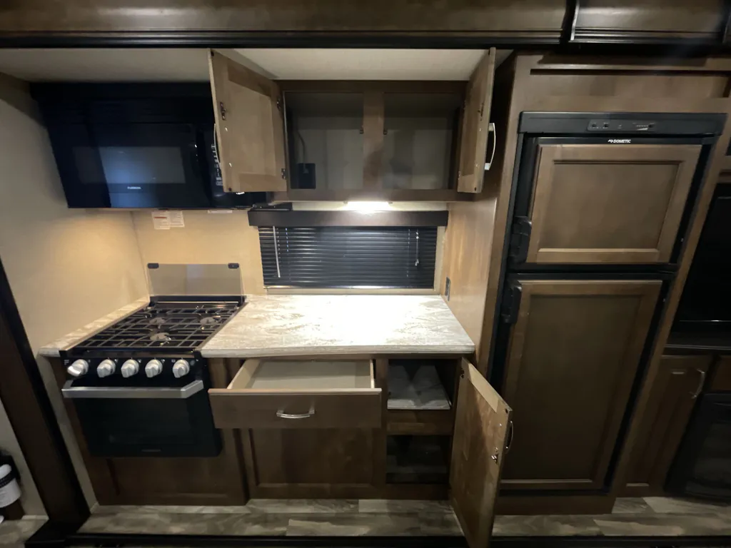 2019 Grand Design Reflection 297RSTS, Photos photo 12