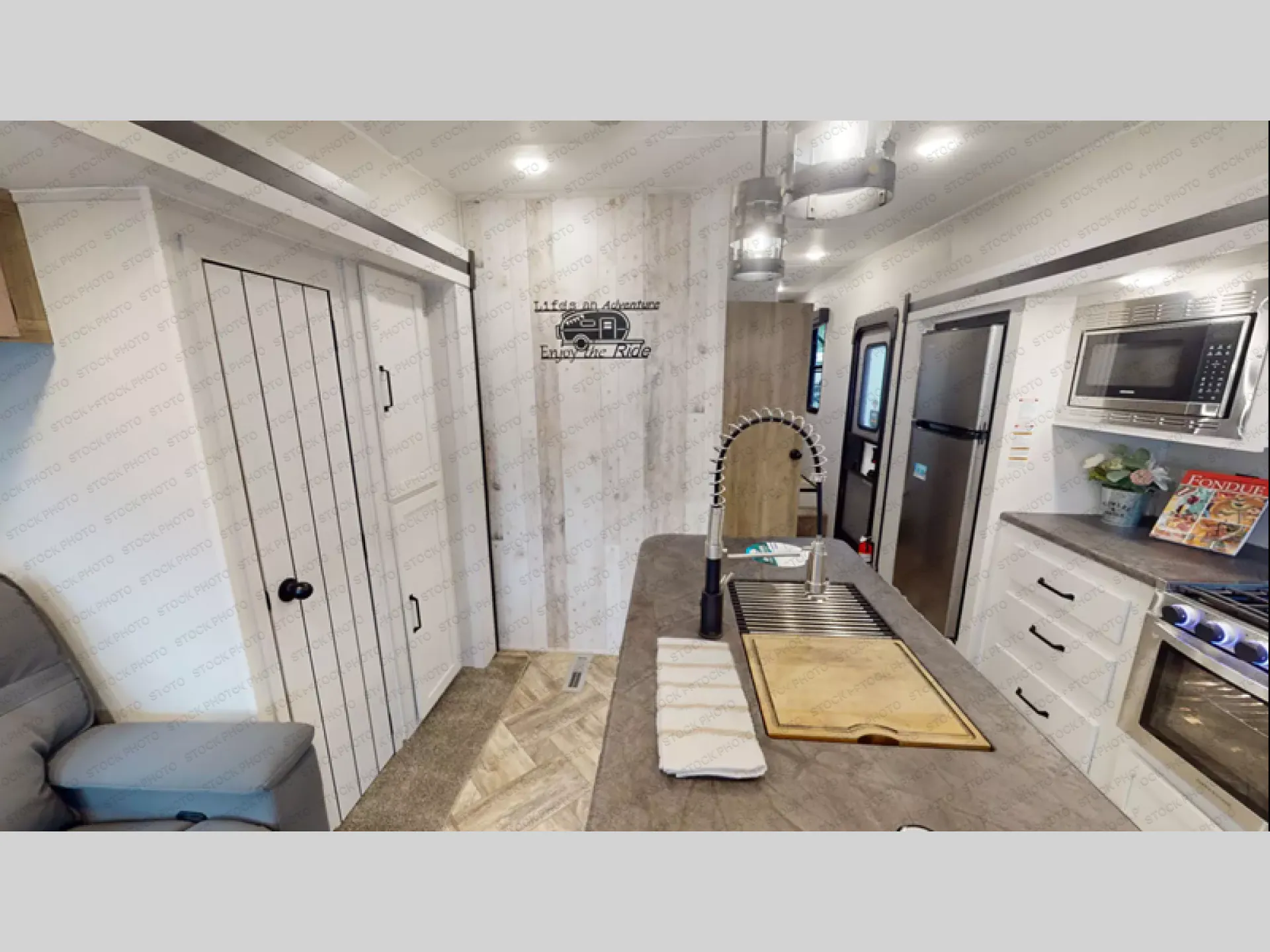 2023 Palomino Puma 315BHTS dealer photo 3 from Ancira RV