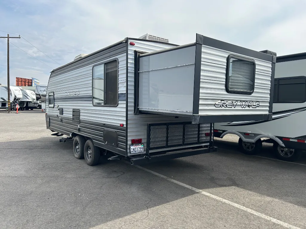 2019 Forest River Cherokee Grey Wolf 19SM, Photos photo 3