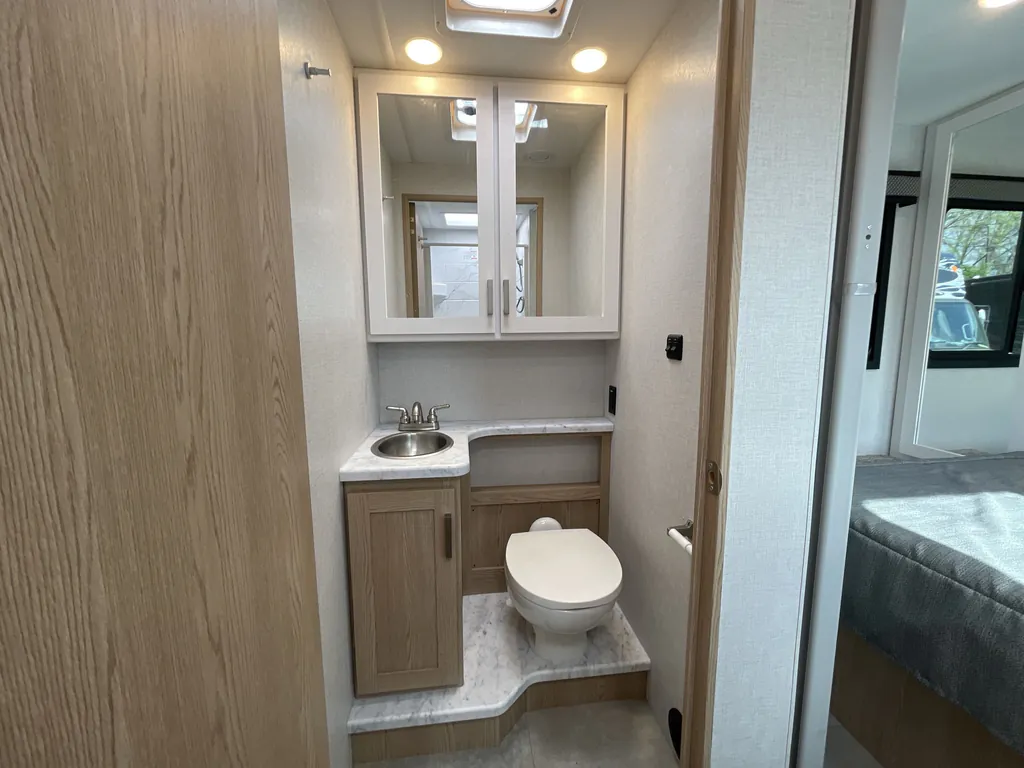 2026 Thor Motor Coach Freedom Elite 28HZ, Photos photo 15
