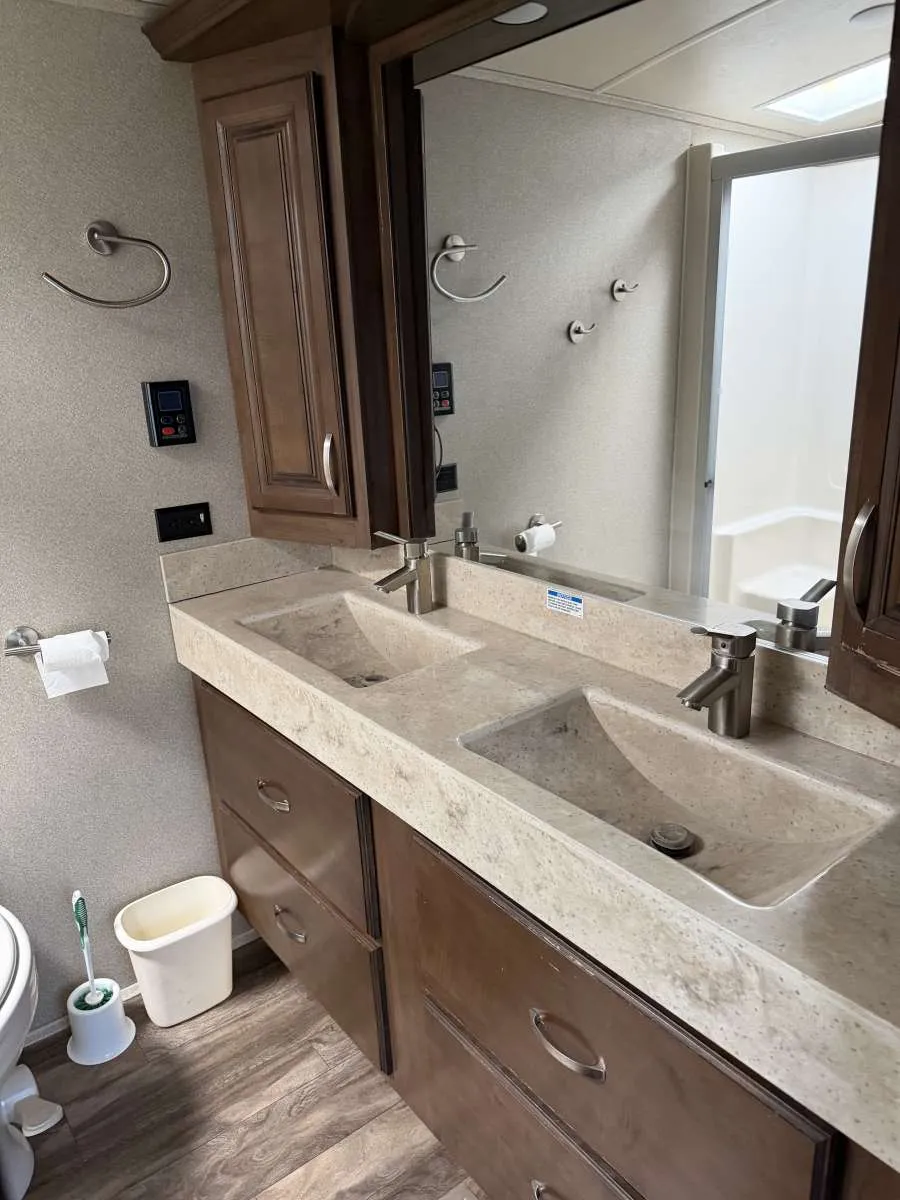 2019 Forest River Cedar Creek Champagne Edition 38EL, Photos photo 23