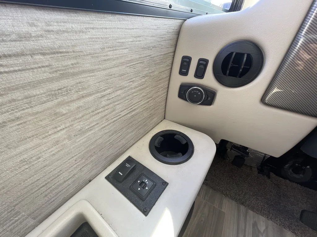 2023 Thor Motor Coach Vegas 24.3, Photos photo 32