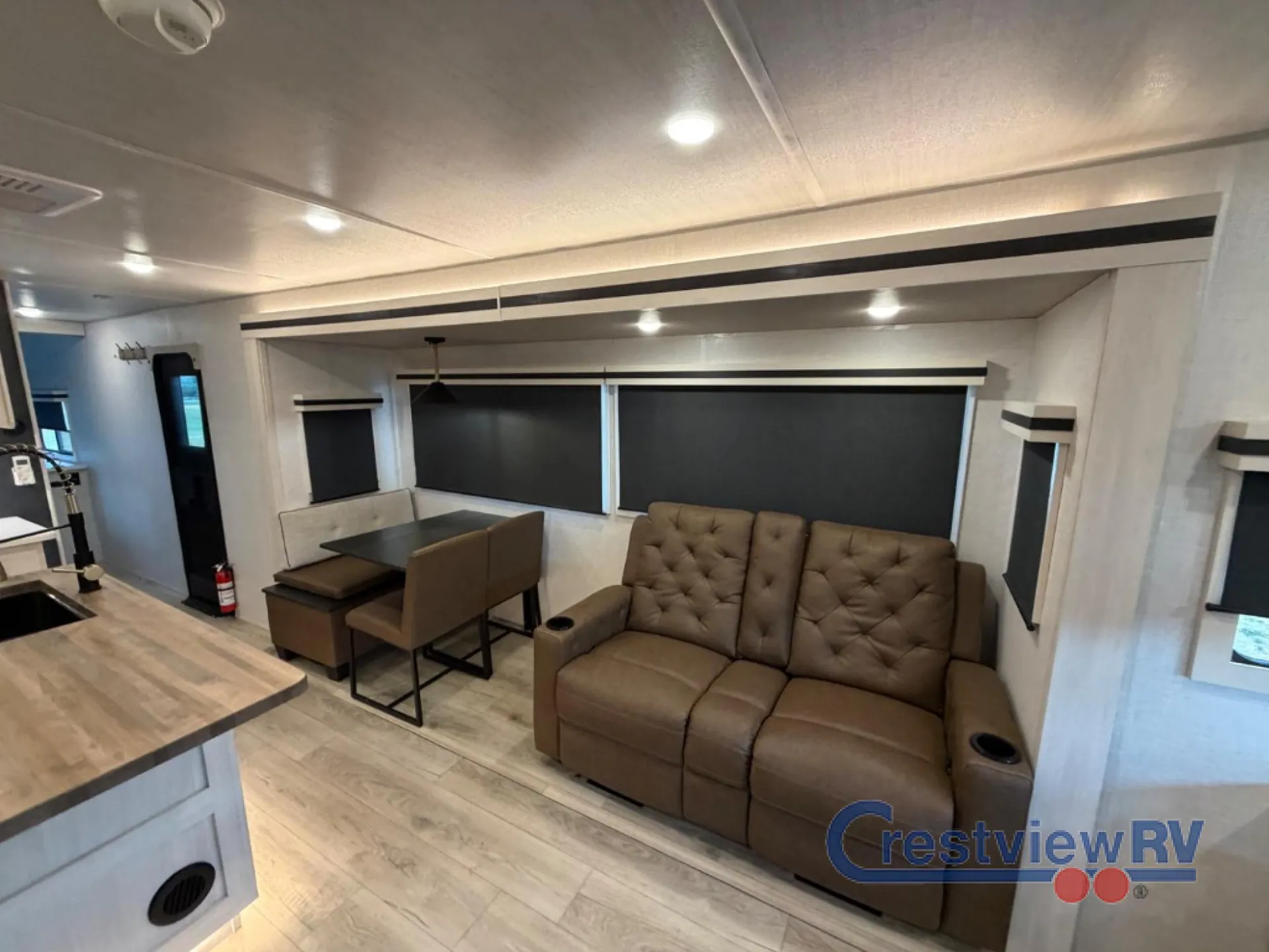 2025 Forest River Grand Surveyor 305RLBS — Photo 5