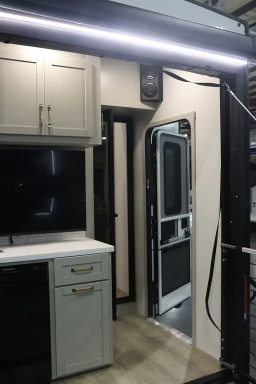 2026 Brinkley Model Z 3420, Photos photo 15