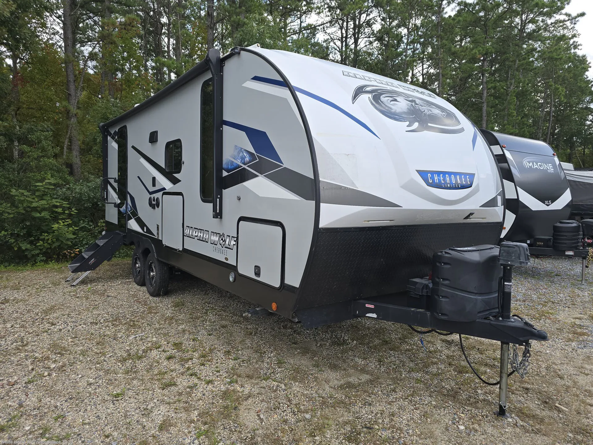 2023 Forest River Cherokee Alpha Wolf 22SW - Photo 2